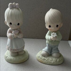 Precious Moments
“Mommy I Love You”
Set of two - 💙Boy and Girl 🩷